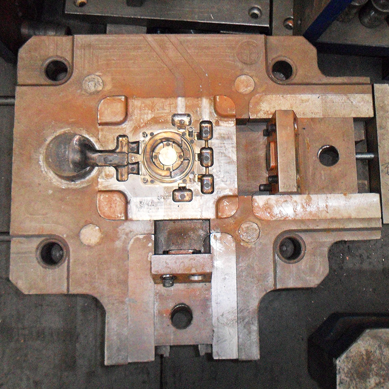 The difference between CNC machining and die-casting of aluminum housing