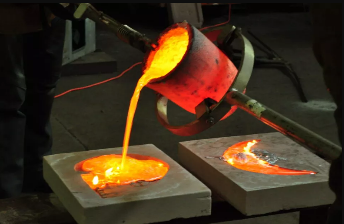 鋳造アルミニウムと鋳鉄を比較すると、どちらが優れていますか?